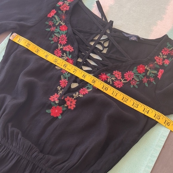 American Eagle Floral Embroidered‎ Detail Bell Sleeve Short Romper - Picture 11 of 14